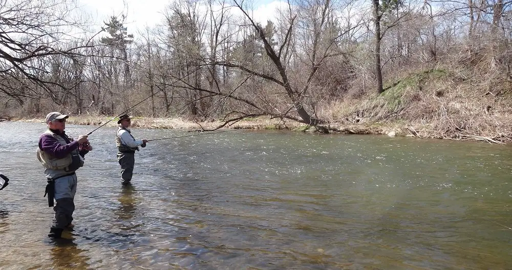 2 anglers float fishing for steelhead