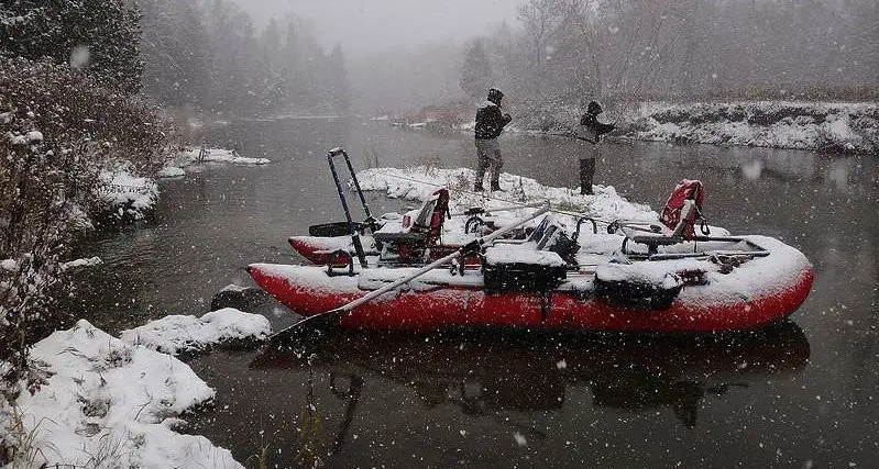 2 anglers fishing in the snow -Breathable waders are the best waders for winter fishing