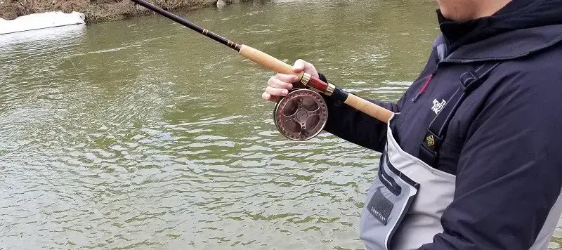 How To Hold A Centerpin Reel: 4 Ways That Work Well 2024