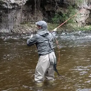 How To Carry A Fly Fishing Net: How The Guides Do It 2024